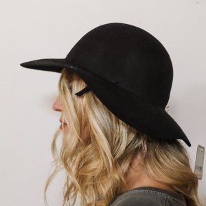 black floppy hat